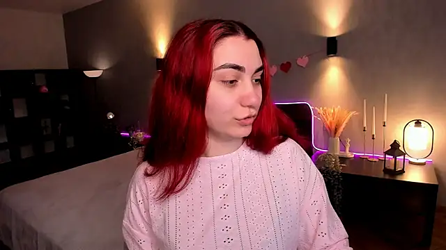 Snapshot of hannacheekss_ chatting on 06-15-26, 02:01 hannacheekss online show from 06-15-26, 02:01