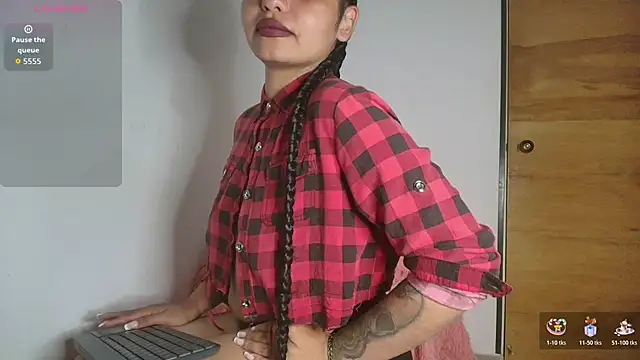 Dailyn Adams online show from 11-19-25, 06:13