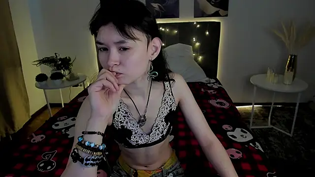 Snapshot of Emily_Strikeee chatting on 04-24-26, 01:29 Emily Strikeee online show from 04-24-26, 01:29