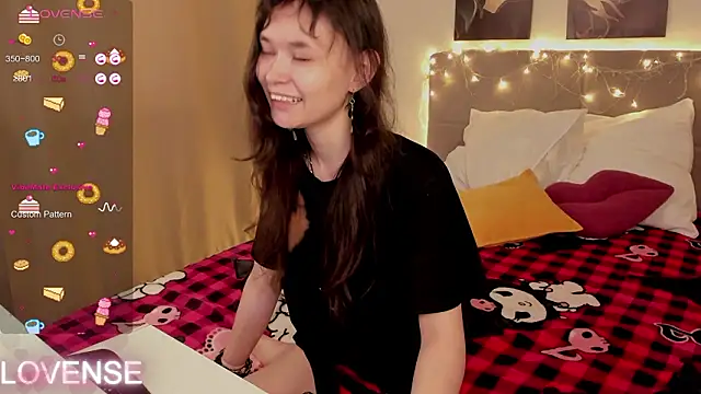 Emily Strikeee online show from 03-06-26, 04:18