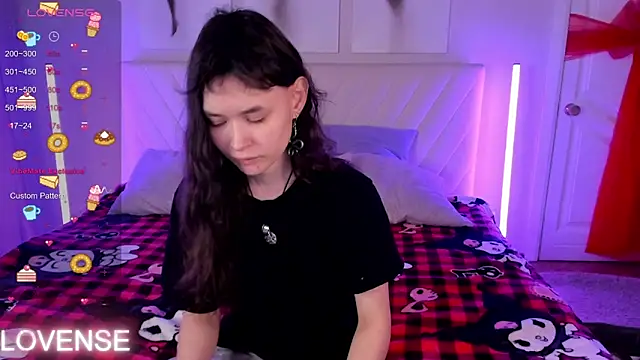 Emily Strikeee online show from 02-06-26, 10:33