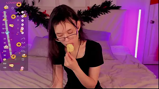 Emily Strikeee online show from 12-04-25, 10:25