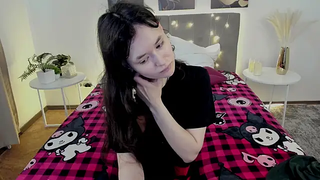 Snapshot of Emily_Strikeee chatting on 05-25-26, 01:38 Emily Strikeee online show from 05-25-26, 01:38