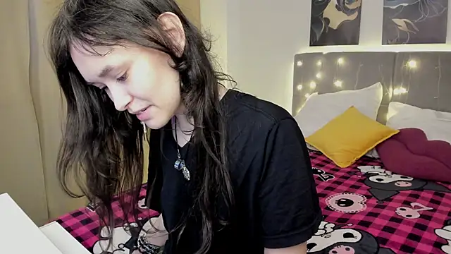 Snapshot of Emily_Strikeee chatting on 05-07-26, 01:43 Emily Strikeee online show from 05-07-26, 01:43