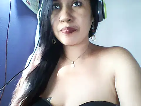 layanah12 online show from 04-10-26, 12:23