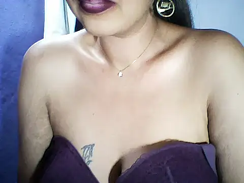 layanah12 online show from 10-19-25, 02:47