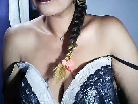 layanah12 online show from 10-07-25, 02:40