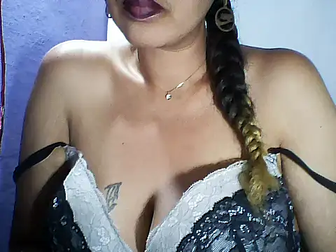 layanah12 online show from 10-13-25, 06:31