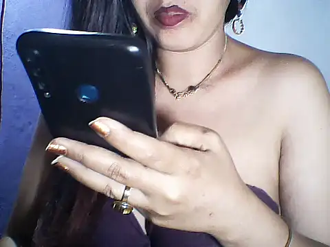 layanah12 online show from 03-08-26, 04:21