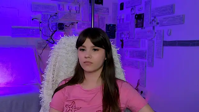 Snapshot of EvaThopson chatting on 04-25-26, 01:41 EvaThopson online show from 04-25-26, 01:41