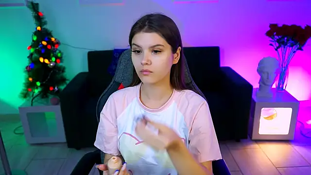 EvaThopson online show from 12-14-25, 06:08