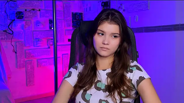 EvaThopson online show from 11-22-25, 12:04