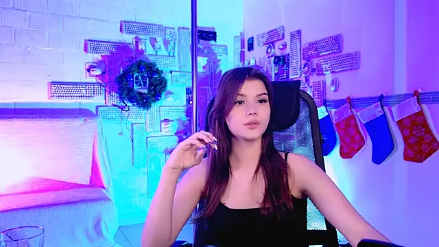 EvaThopson online show from 12-20-25, 05:32