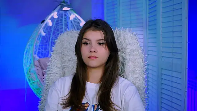 Snapshot of EvaThopson chatting on 10-26-25, 04:02 EvaThopson online show from 10-26-25, 04:02