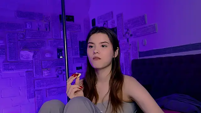 Snapshot of EvaThopson chatting on 02-06-25, 03:09 EvaThopson online show from 02-06-25, 03:09