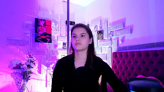 Snapshot of EvaThopson chatting on 02-13-25, 06:48 EvaThopson online show from 02-13-25, 06:48