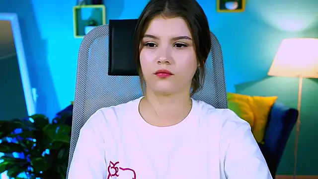 Snapshot of EvaThopson chatting on 10-14-25, 12:17 EvaThopson online show from 10-14-25, 12:17