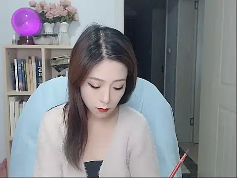 Snapshot of SuSushi728 chatting on 10-21-25, 04:06 SuSushi728 online show from 10-21-25, 04:06