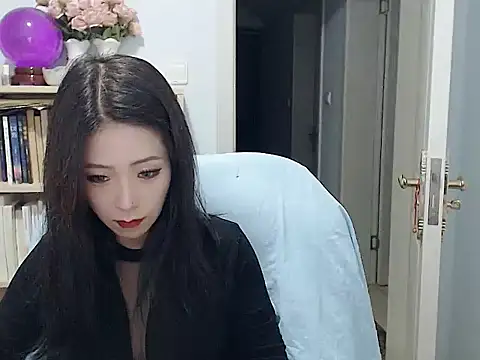 Snapshot of SuSushi728 chatting on 12-18-25, 03:49 SuSushi728 online show from 12-18-25, 03:49