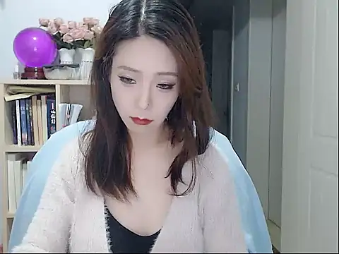 Snapshot of SuSushi728 chatting on 11-06-25, 03:27 SuSushi728 online show from 11-06-25, 03:27