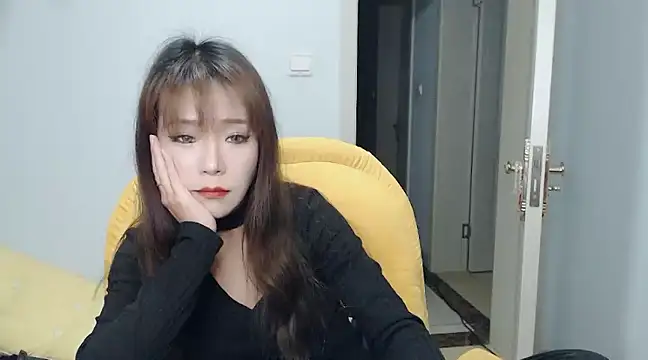 Snapshot of SuSushi728 chatting on 02-18-25, 03:41 SuSushi728 online show from 02-18-25, 03:41