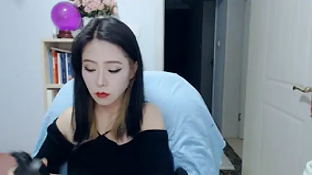 Snapshot of SuSushi728 chatting on 05-05-26, 03:04 SuSushi728 online show from 05-05-26, 03:04