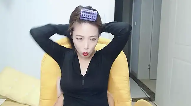 Snapshot of SuSushi728 chatting on 03-15-25, 03:59 SuSushi728 online show from 03-15-25, 03:59
