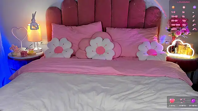 GiaCale online show from 11-28-25, 01:33