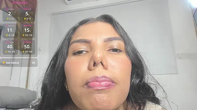 mia  fernandez online show from 11-24-25, 07:47