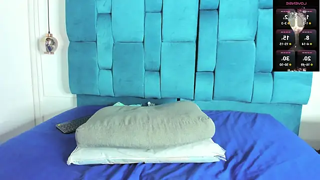 mia  fernandez online show from 11-14-25, 07:06