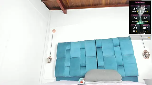 mia  fernandez online show from 11-23-25, 07:13