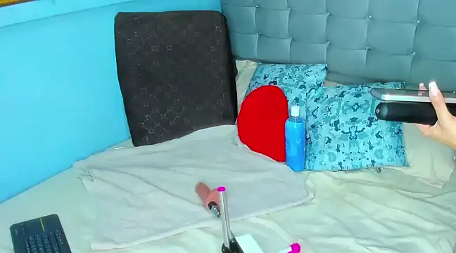 Selenakyle92  online show from 02-03-25, 11:47