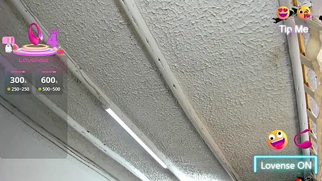 Selenakyle92  online show from 10-08-25, 04:40