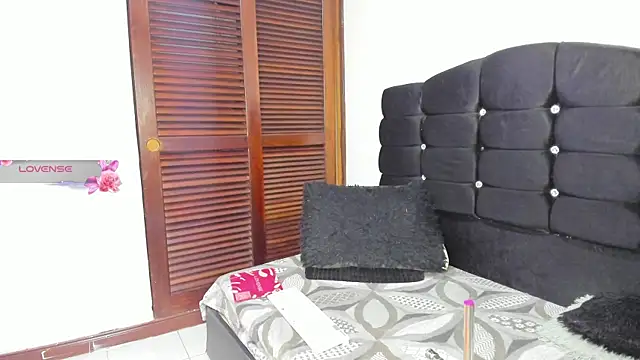 Snapshot of Selenakyle92_ chatting on 07-21-26, 08:32 Selenakyle92 online show from 07-21-26, 08:32