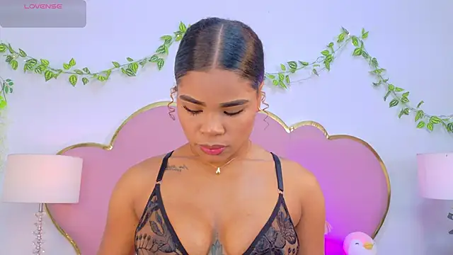 NahiaraReina online show from 12-04-25, 01:43