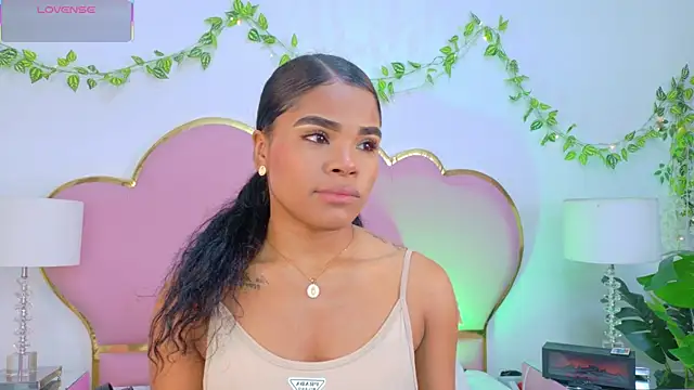 NahiaraReina online show from 12-05-25, 01:43