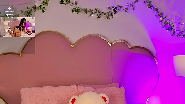 NahiaraReina online show from 02-25-26, 01:22