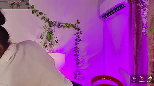 NahiaraReina online show from 06-12-26, 01:42