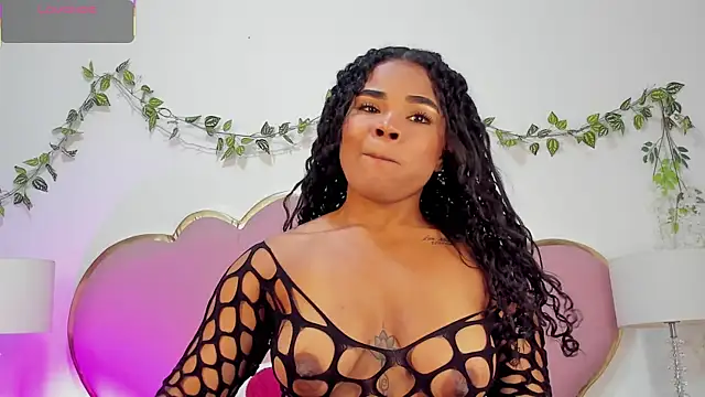 NahiaraReina online show from 12-21-25, 02:41