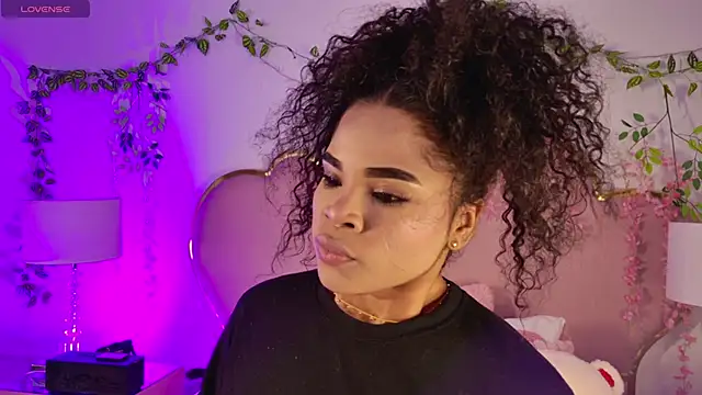 NahiaraReina online show from 04-04-26, 02:23