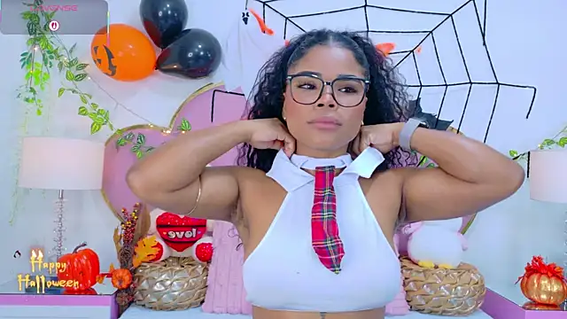 NahiaraReina online show from 10-31-25, 01:08