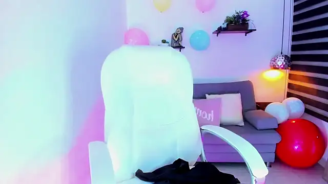 yenny garcia online show from 10-13-25, 06:42