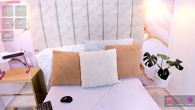 LauraSmith-01 online show from 04-10-26, 09:44