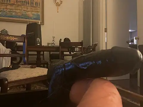 Snapshot of francaFerrariRoma chatting on 02-22-25, 10:29 francaFerrariRoma online show from 02-22-25, 10:29