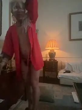 Snapshot of francaFerrariRoma chatting on 11-01-25, 01:27 francaFerrariRoma online show from 11-01-25, 01:27