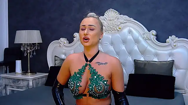 Ema Boom online show from 01-13-25, 05:55