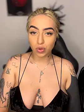 AnnikaMerliahh  online show from 11-07-25, 09:41