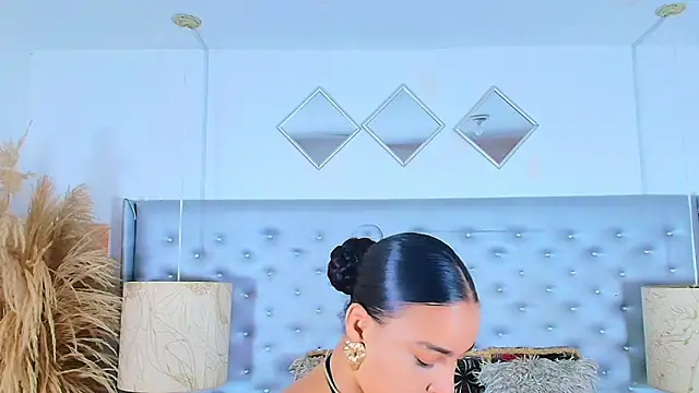 EileenBenzon online show from 11-24-25, 04:40