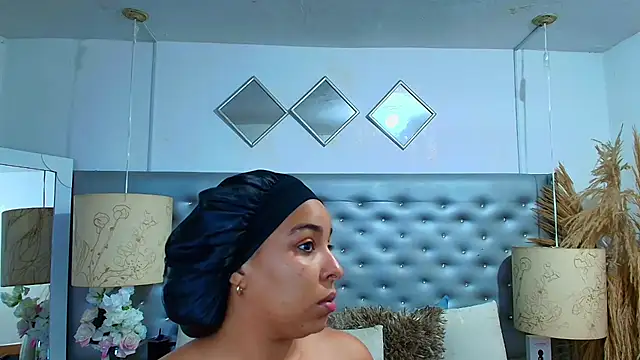 EileenBenzon online show from 02-11-26, 03:45