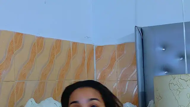 Snapshot of EileenBenzon chatting on 05-13-26, 04:08 EileenBenzon online show from 05-13-26, 04:08